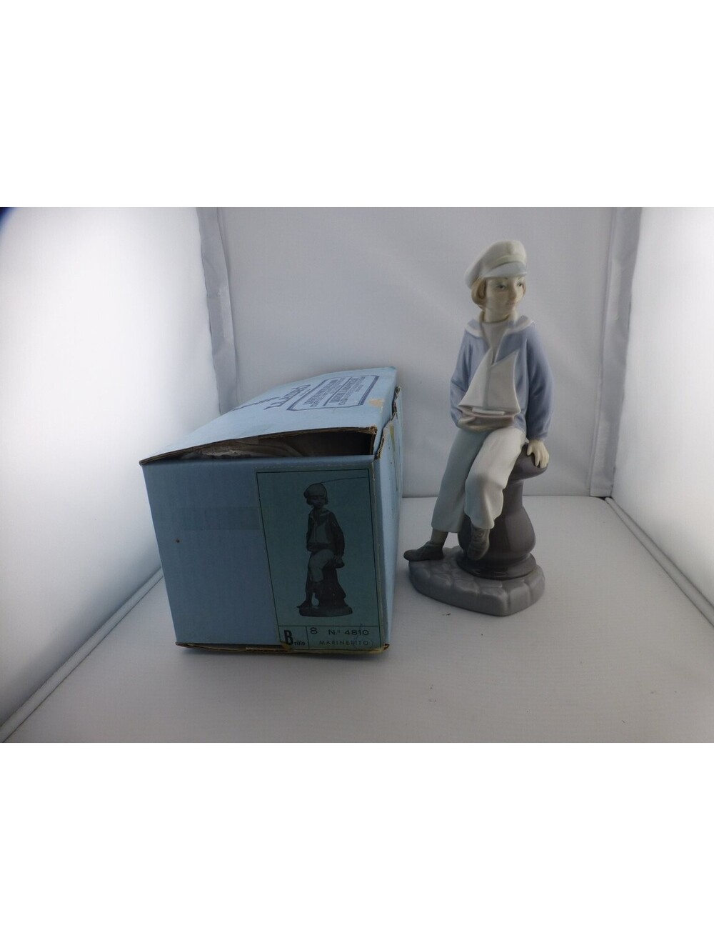 LLADRO 4810 MARINERITO Little Sailor Boy with Sailboat Figurine Original Box H1